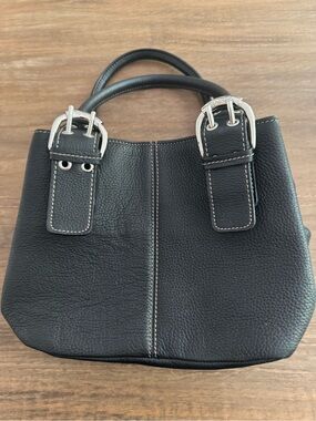 Y2K Tignanello Black Pebbled Leather Shoulder Bag with Silver Buckles